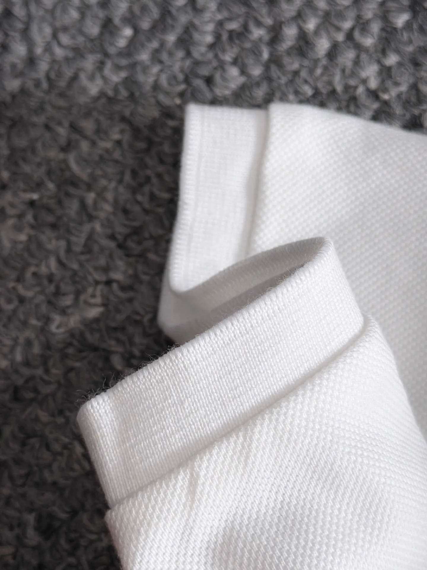 French Crocodile 2026 Spring and Summer Official Website Synchronization The Newest Arrival Style Classic Versatile Business Casual Polo Neck T-shirt Made of imported beaded cotton fabric, comfortable and breathable, with delicate texture and super soft skin-friendly touch! Lapel design, absolutely crisp and handsome fit! The sewing process with this density is absolutely meticulous in handling details! Skin-friendly and smooth to the touch, it is a perfect combination of comfort and breathability! The fabric properties are all excellent! Full of high-end feel! Simple and elegant design, Versatile is extremely wearable! All three standards! It is highly recommended to buy it, and you will never see a style like this outside! On sale on the official website! Size:M-2XL​